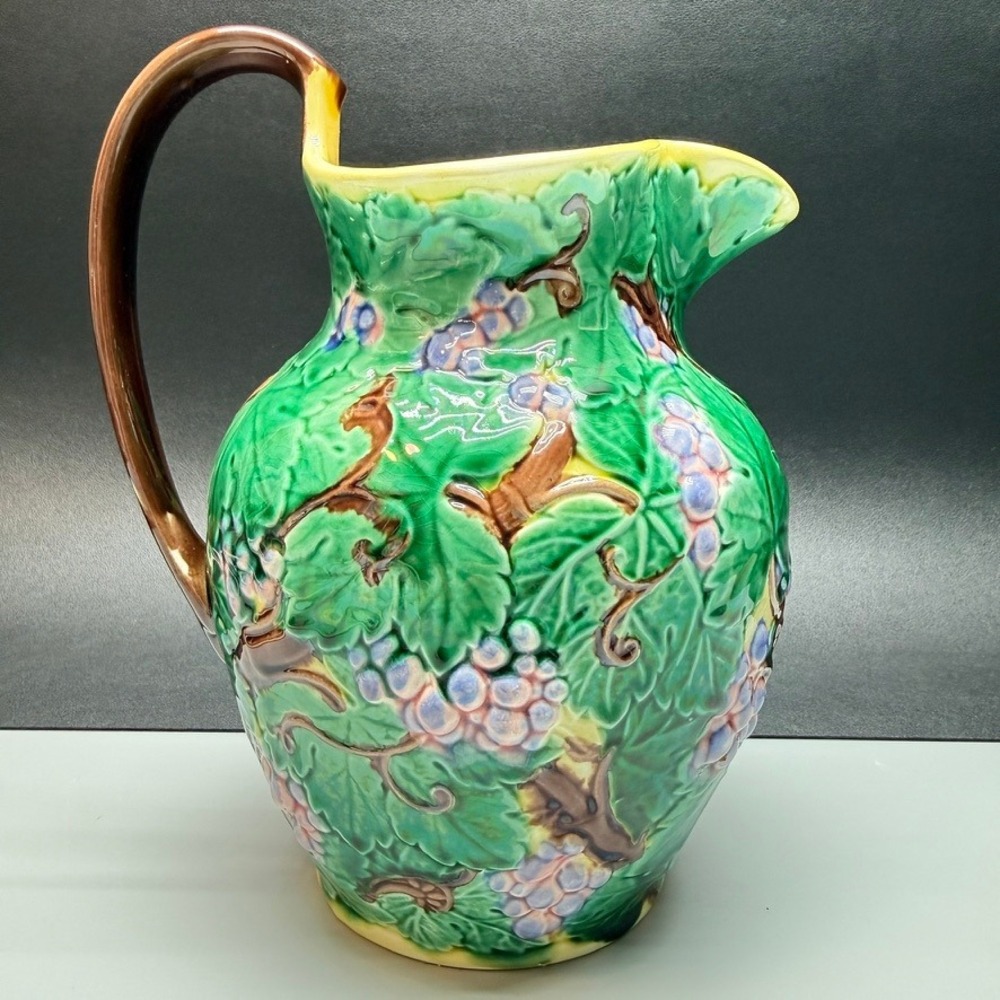 Vintage Wedgwood Majolica Pitcher Green Brown Purple Grapes Leaves READ